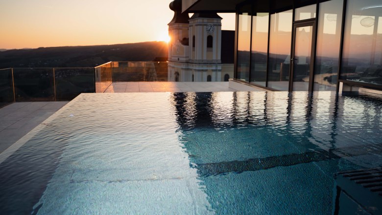 Infinitypool Abendstimmung Hotel Schachner, © Hotel Schachner_MIKU Media