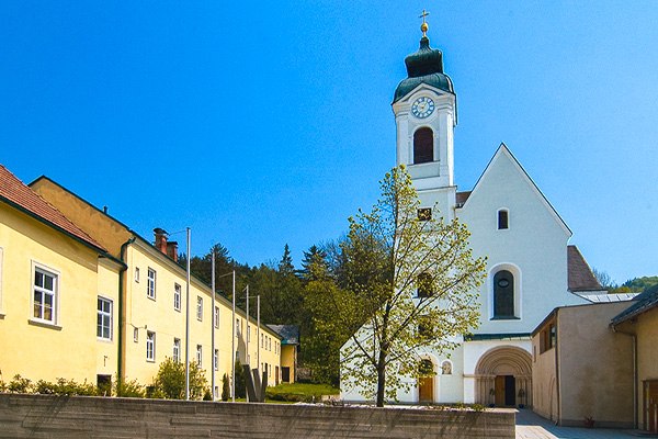 Basilika Klein-Mariazell Vorplatz, © wingrafik