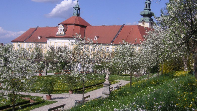 Baumblüte im historischen Hofgarten, © Stift Seitenstetten