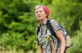 Maria Kvarda begleitet Pilger auf ihrem Weg nach Mariazell, © weinfranz.at