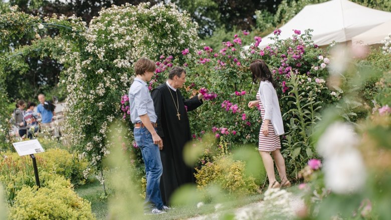 Gespräche im Garten, © Doris Schwarz König